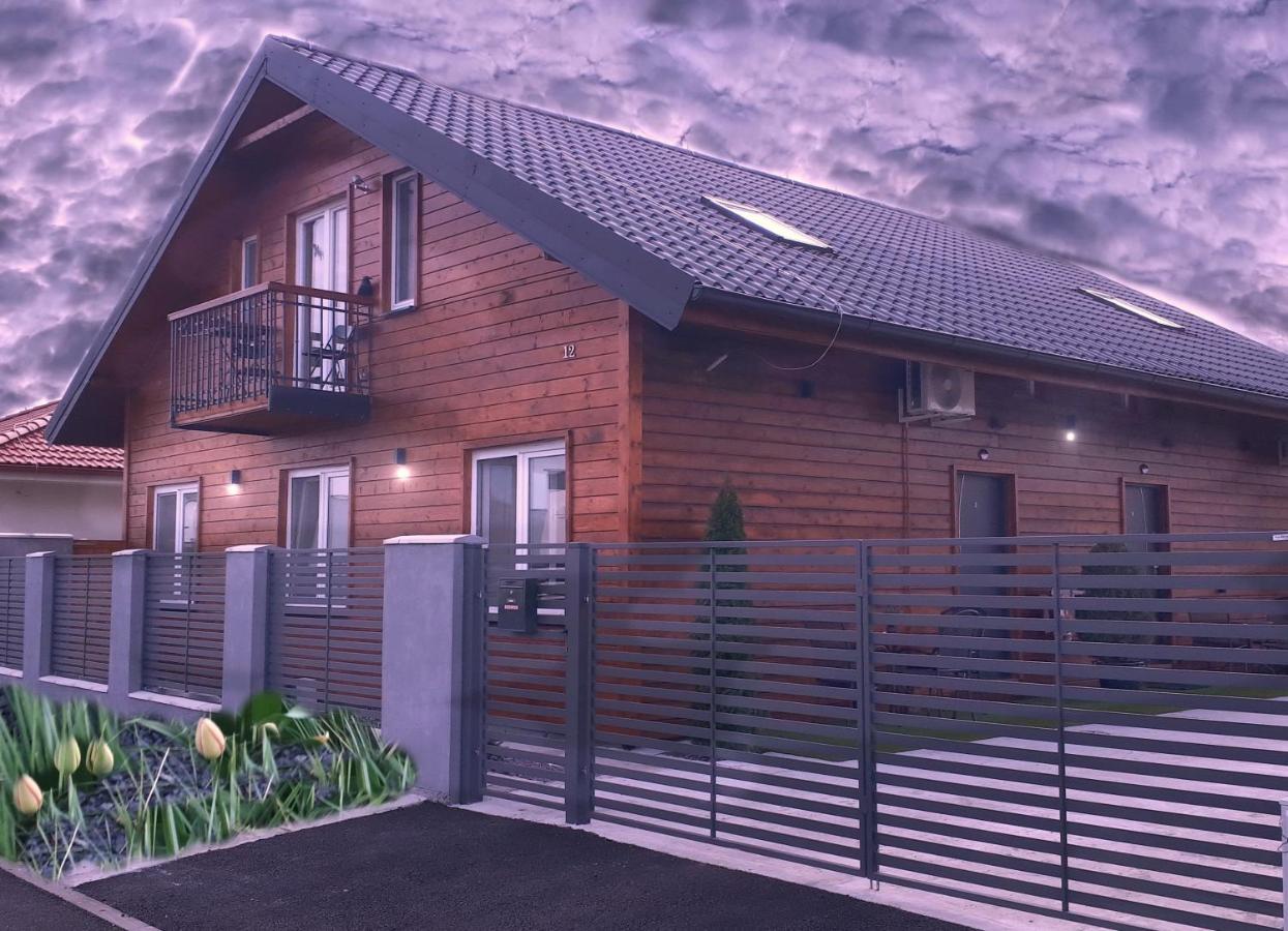 Penzion Florens, Nesvady Exterior foto